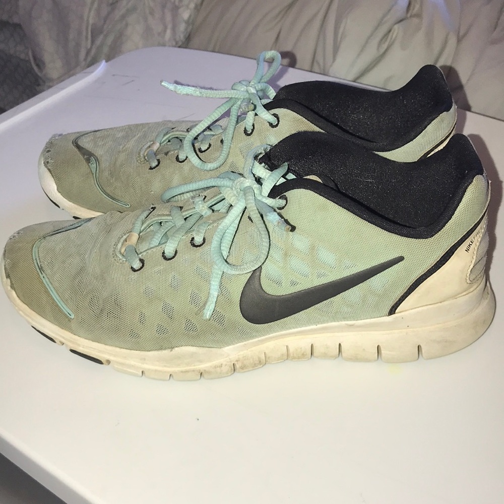 Tiffany blue nike free tennis shoes